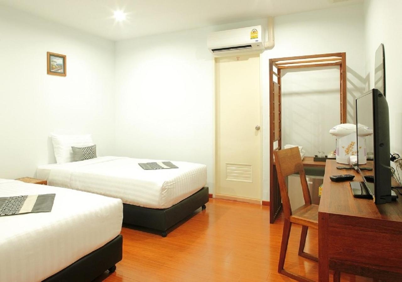 Double Dd House At Mrt Sutthisarn Bangkok Buitenkant foto