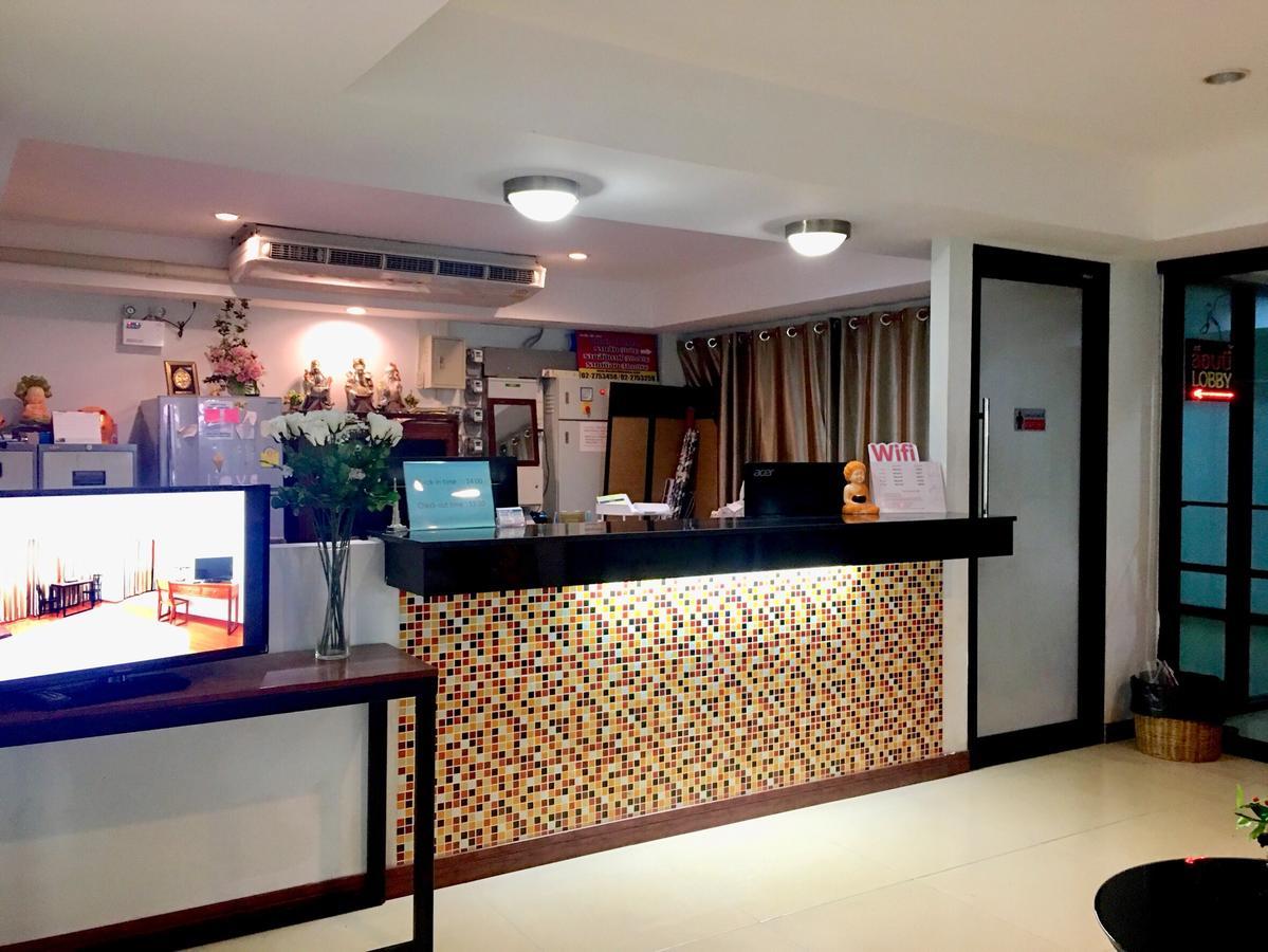 Double Dd House At Mrt Sutthisarn Bangkok Buitenkant foto