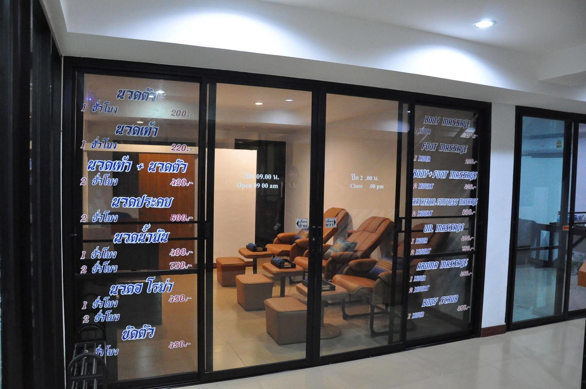 Double Dd House At Mrt Sutthisarn Bangkok Buitenkant foto